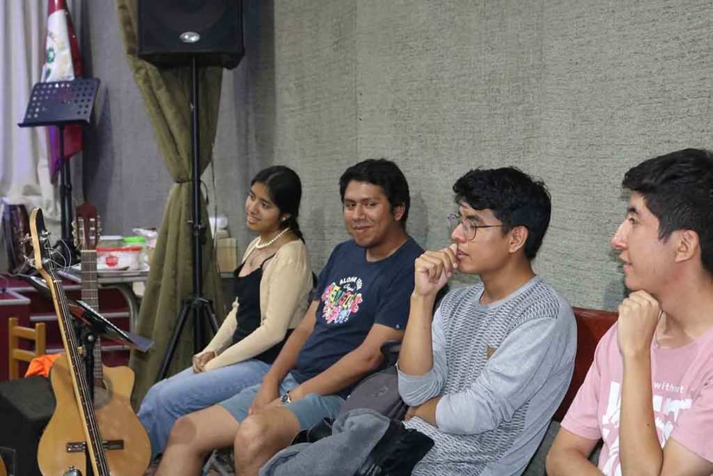 JOVENES